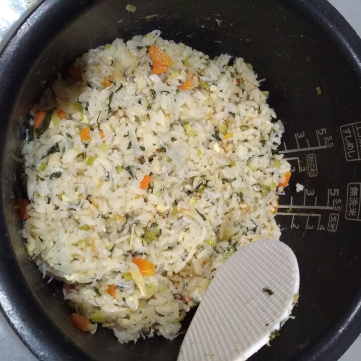 小松菜とじゃこの炊き込みご飯 レシピ 作り方 By 2歳と5歳の母 楽天レシピ 小松菜とじゃこの炊き込みご飯 レシピ 作り方 By 2歳と5歳の母 楽天レシピ